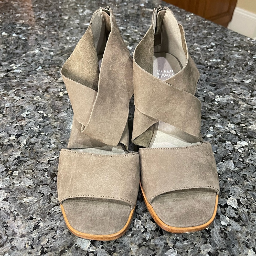 Eileen Fisher “Ann” Nubuck Taupe Sandals Tumbled Leather w/Back Zip Size 8